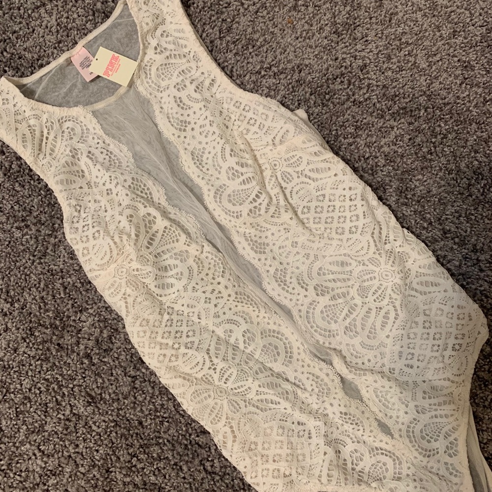 Vs / pink body suit